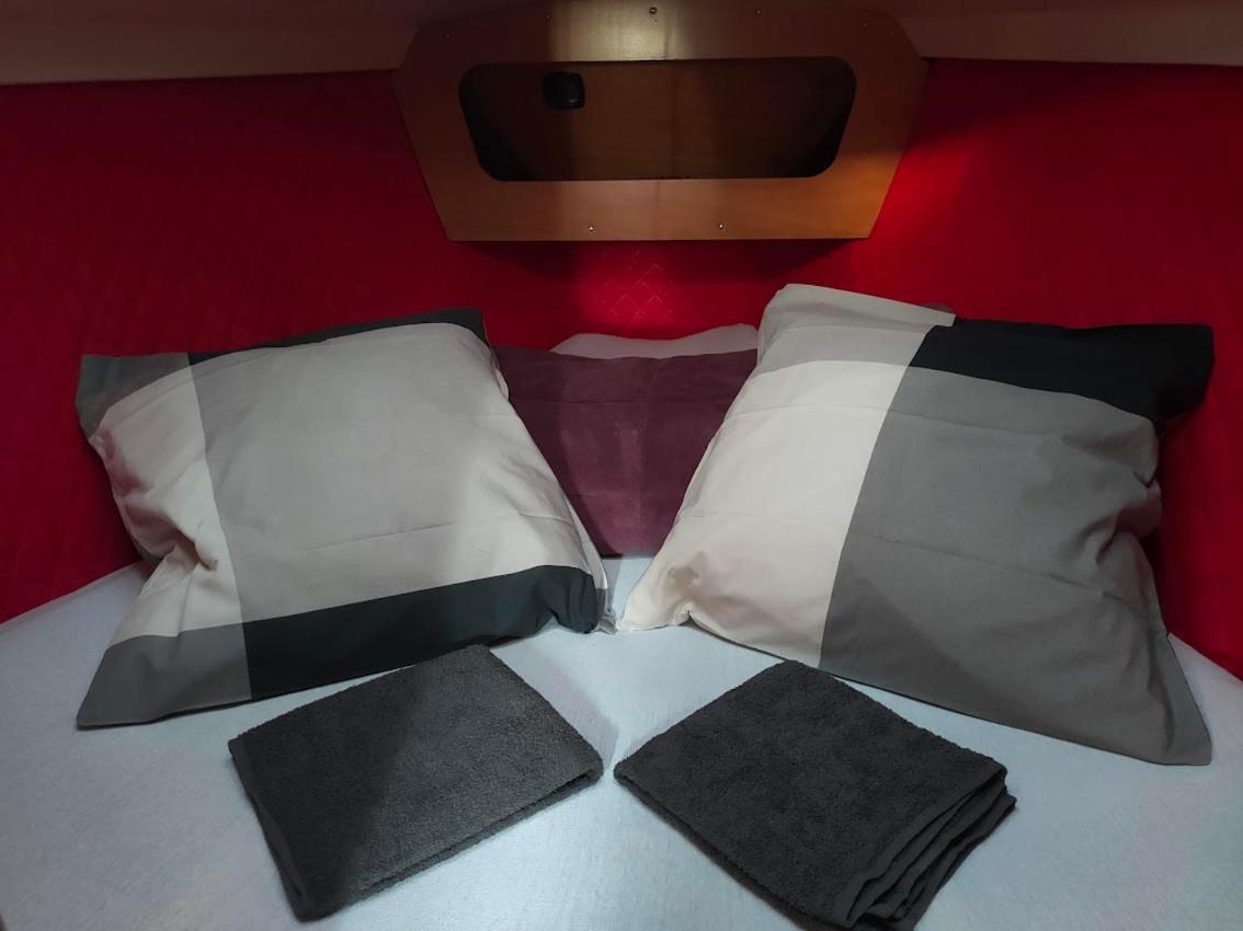 Nuit Sur Un Voilier Hotel Nonsard-Lamarche Bagian luar foto