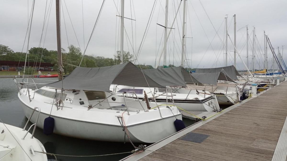 Nuit Sur Un Voilier Hotel Nonsard-Lamarche Bagian luar foto
